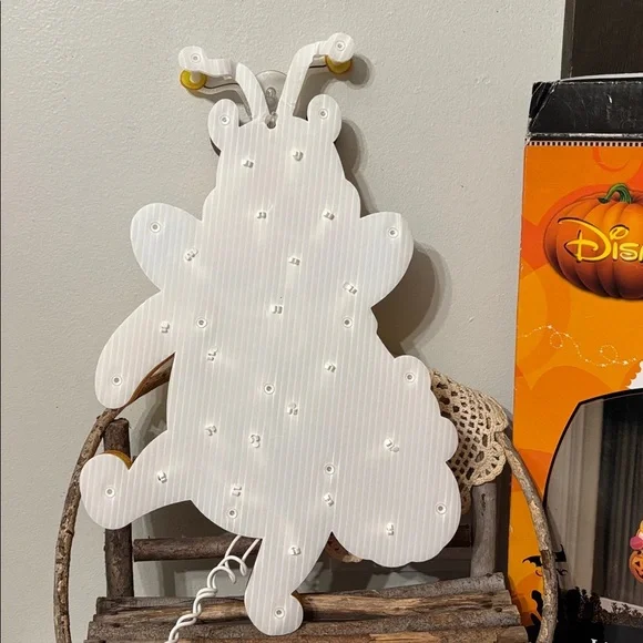 PRE OWNED VINTAGE Disney Winnie the Pooh Lighted Sculpture BEE Costume KMART - Picture 12 of 16